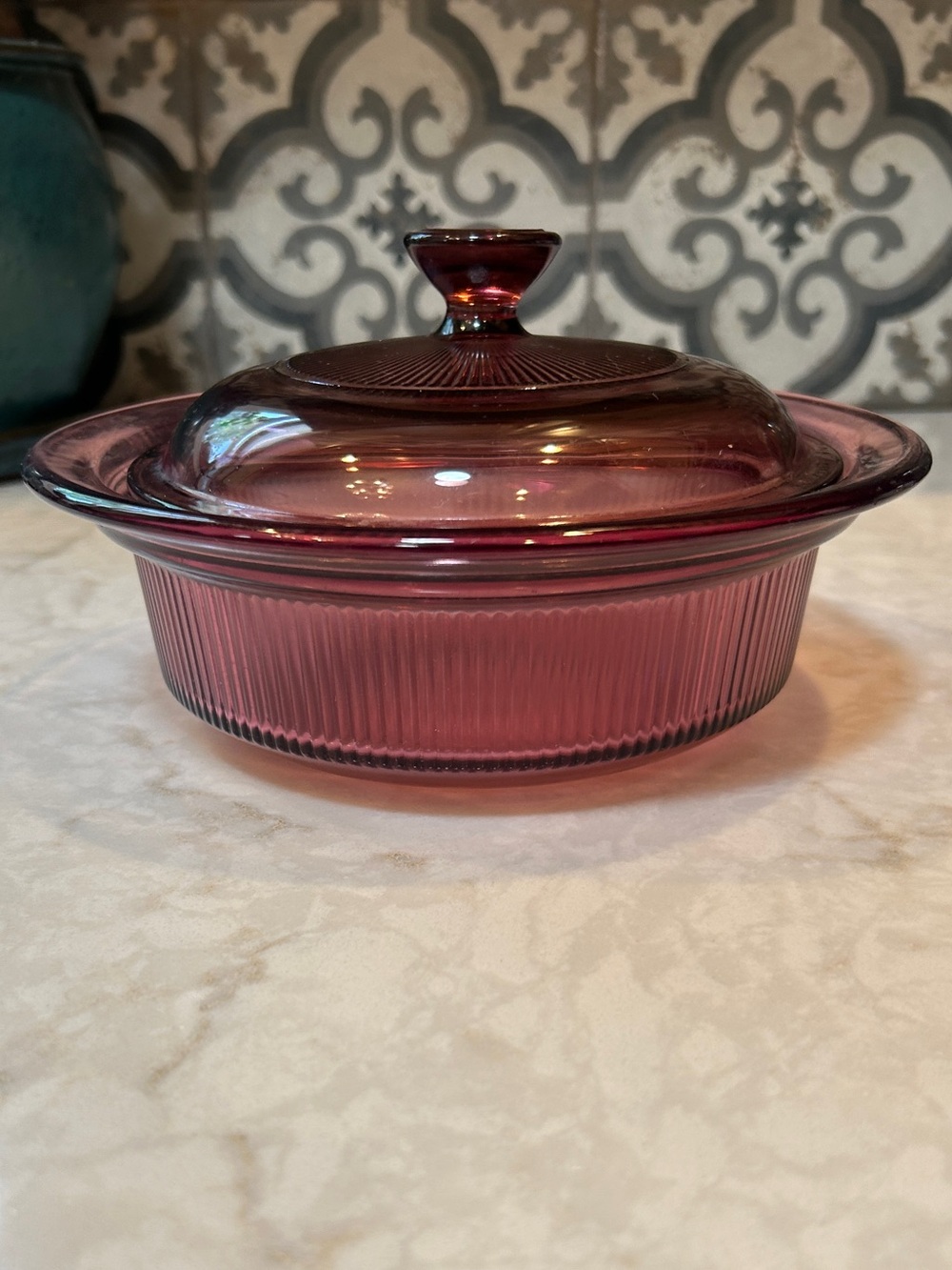 VINTAGE PYREX (Corningware) VISIONS CRANBERRY ROUND BAKING/SERVING DISH WITH LID